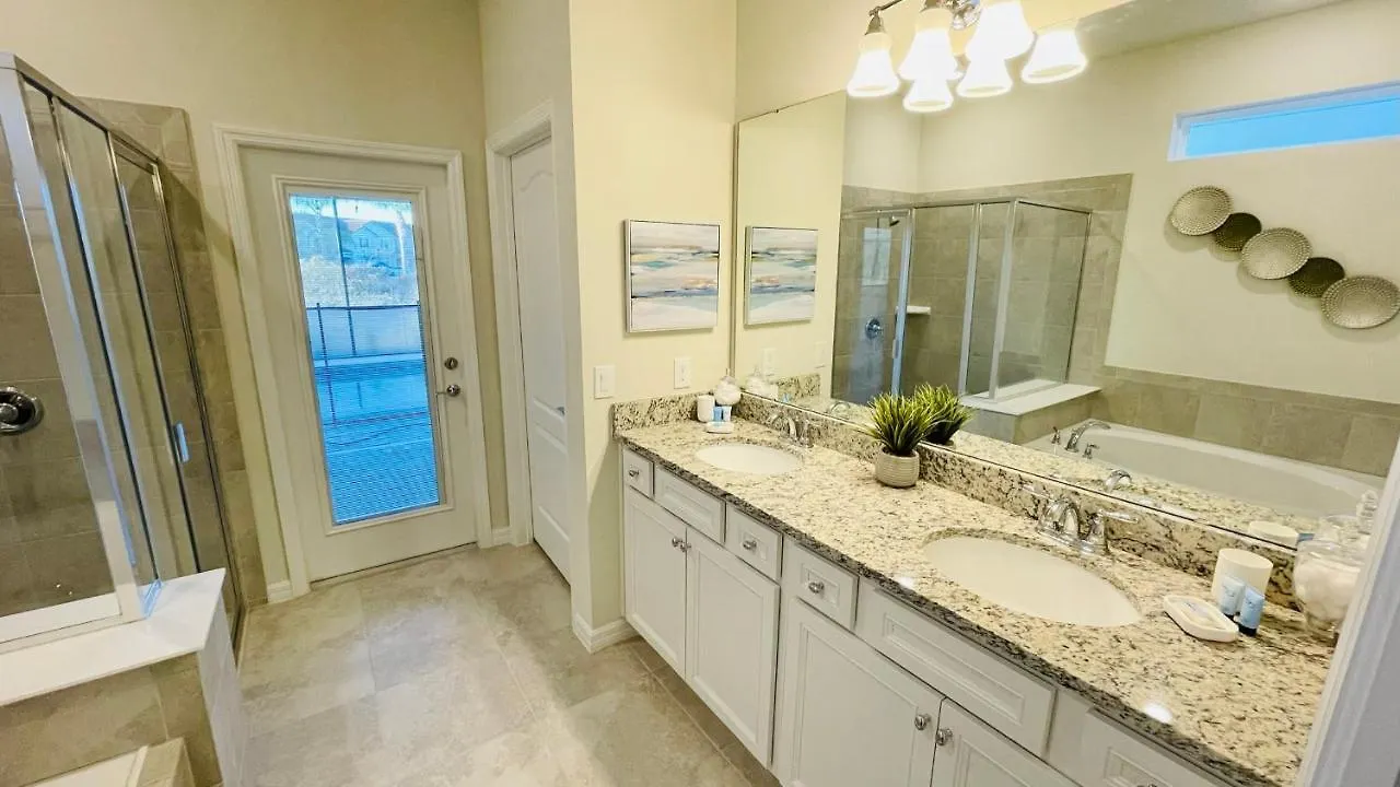 Gated Luxury Resort Home With South Facing Pool Davenport 0*,
